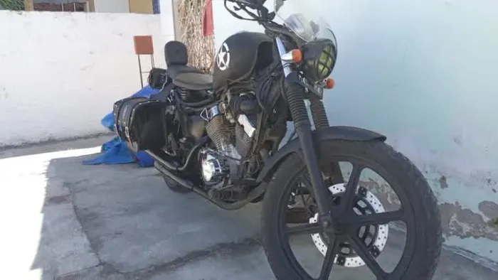 Vendo uma moto custom Dafra kansas 250cc, ano 2009 preta.