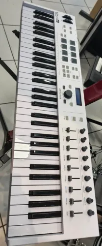 Controlador Arturia Keylab 61 Semi-novo) Mixer Instrumentos Musicais