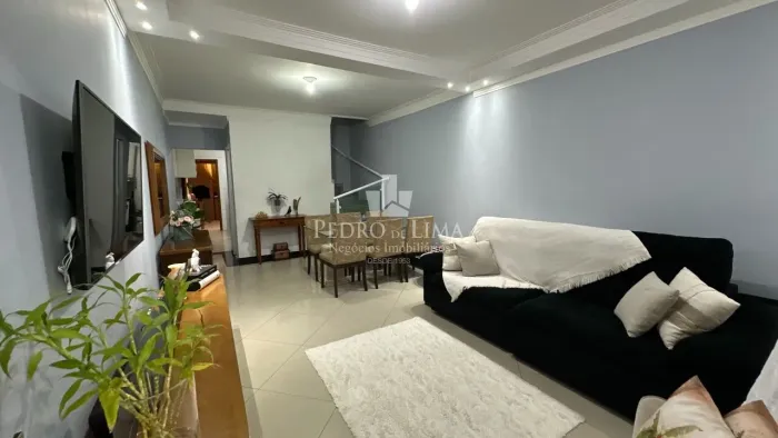 Casa à venda na Penha, Rua Cumanaxos, 3 suítes, 2 vagas e área gourmet