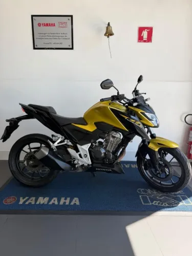 CB300F TWISTER ABS DOURADA