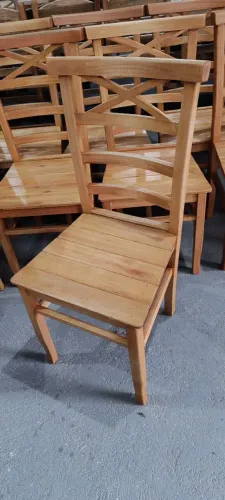Cadeiras de madeira eucalipto branco novas $ 199,00 cada no Pix. Com 2 demão de verniz