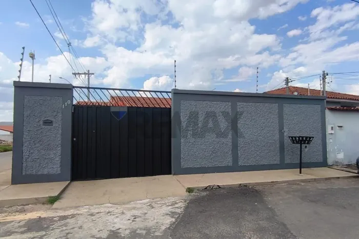 Casa a venda Funcionários (Hospital Regional), 2 quartos, 1 suíte, 2 banheiros, 2 vagas de
