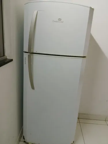 Vendo Geladeira (DEFEITO)