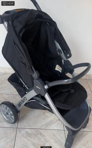 Carrinho, bebê conforto e base veicular Chicco 