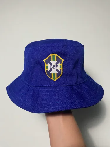 Chapéu Bucket Impermeável Brasil Disponível apenas no azul agora.