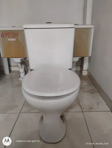 Conjunto de vaso sanitário.