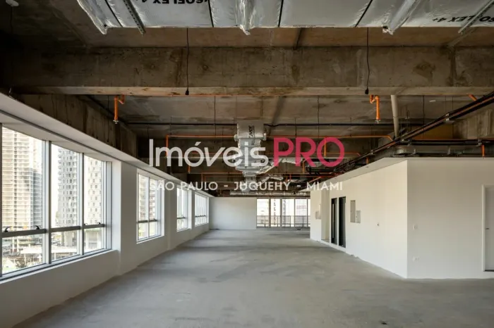 Conjunto comercial novo de altíssimo padrão na região da Berrini com 256m²