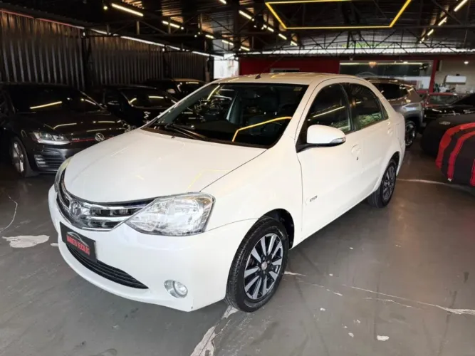 Toyota Etios Platinum 1.5 Flex 16V 5P Mec. 2015