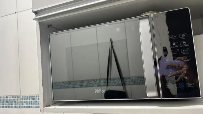 Vendo micro-ondas novo nunca foi usado ele 220 por isso vendendo aqui em cs e 127 volts