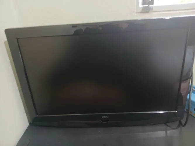Televisão AOC L26W831A da cor preta
