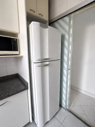 Geladeira Electrolux branca usada 260 litros