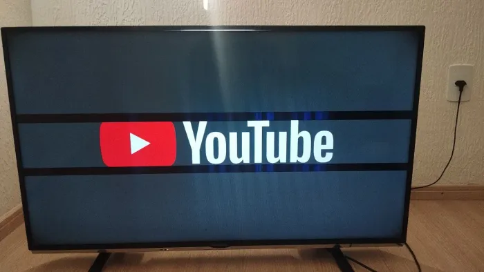 Tv de Led LCD com avaria na tela. Funcionando normalmente. liga em modo manual.
