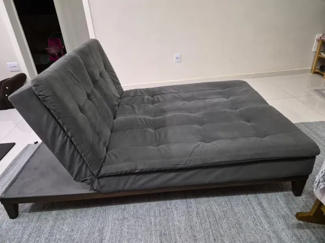 Sofá-Cama 3 Lugares Casal Premium Base e Pés de Madeira Suede Cinza