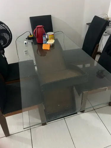 Mesa de vidro + 4 cadeiras 700