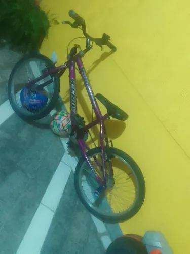 Uma bike aro 20 semi-nova toda revisada
