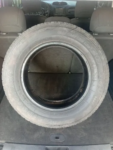 Pneu 215/65/16 Bom