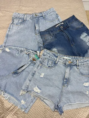Vendendo roupas variadas