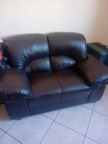 Sofá em couro sintético