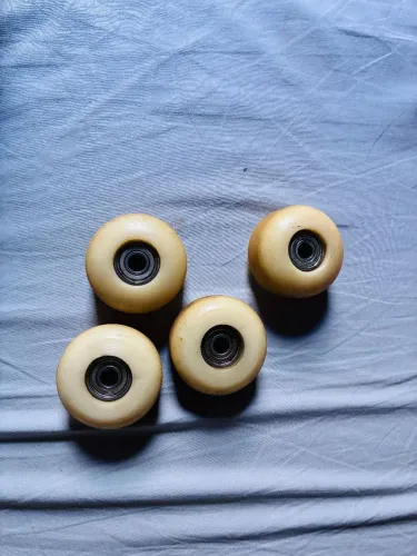 Rodinhas de skate 139 mm já com os 8 rolamentos
