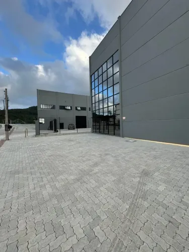 Armazém novo para Alugar Próximo a BR 101 em Camboriú - Santa Catarina
