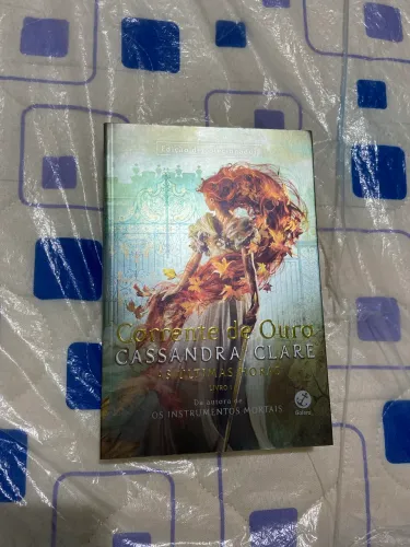 Livro corrente de ouro (Cassandra Clare)