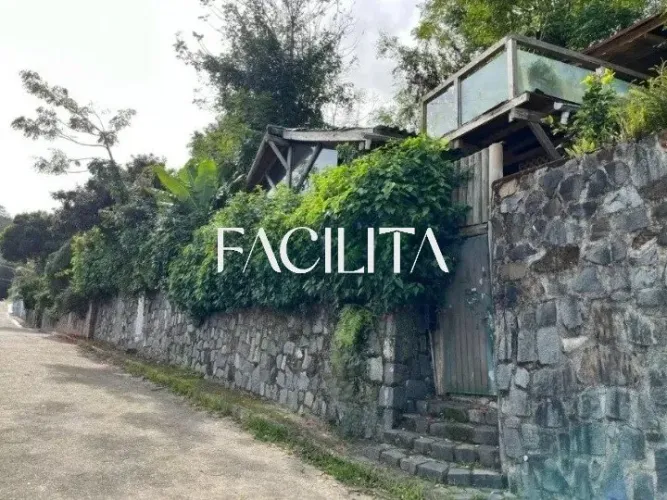 Casa com 2 quartos no Sambaqui, Florianópolis.
