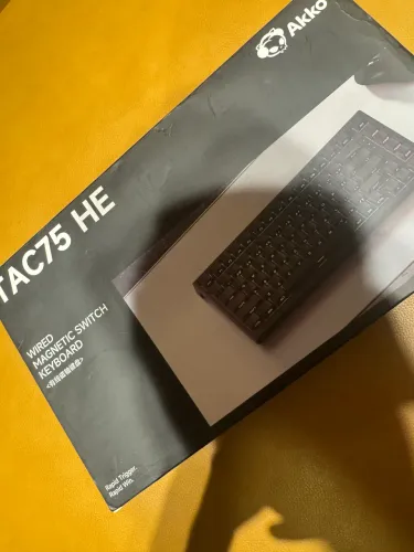 teclado magnético Akko Tac 75 he