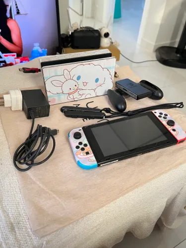 Switch v1 bloqueado (fácil desbloqueio) bem conservado