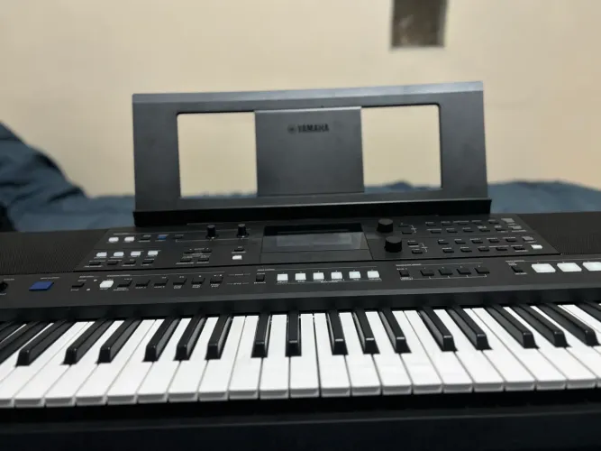 Teclado YAMAHA PSR-E583