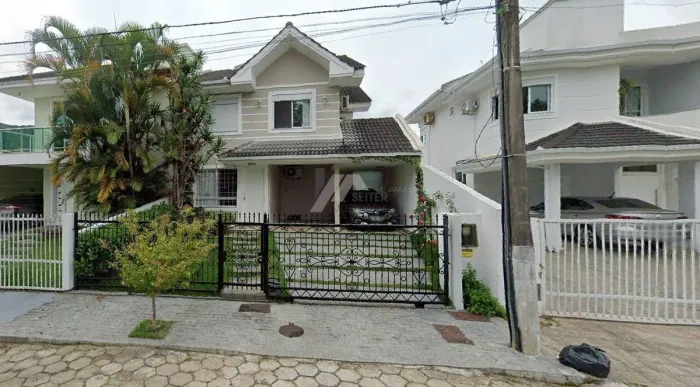 Casa de 4 quartos a venda Itacorubi Florianopolis