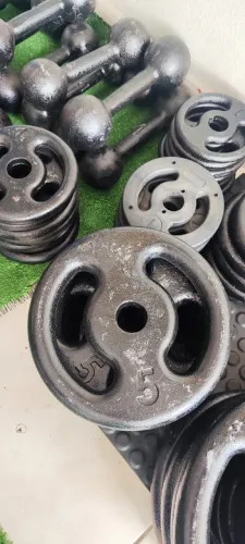 Equipamentos fitness musculação academia e treino em casa