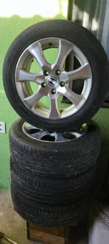 Rodas com pneus