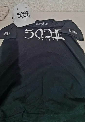 Bone e camiseta 509E