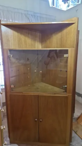 Par de cantoneiras/cristaleiras de madeira com portas de vidro - 1,90 m