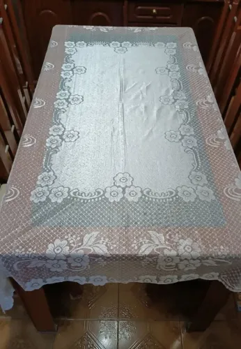 Toalha de Mesa Retangular 6 lugares Flores Tipo Renda (Bangu)