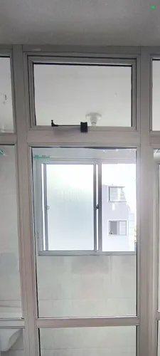estrutura com porta e vidros linha supreme toda em alumínio 2.06 de largura por 2.58 de