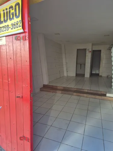 Aluga-se garagem para fim comercial.