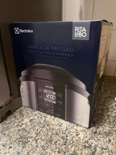 Panela elétrica Rita Lobo ainda com caixa lacrada - impossível ser mais nova ?