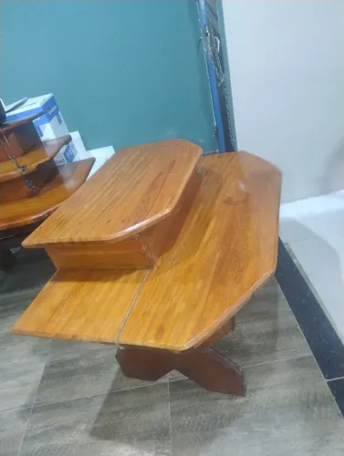 Vendo mesa em madeira de lei 2 plataformas excelente para festas de aniversário