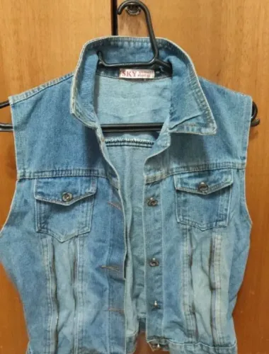 jaqueta jeans curta feminina com botao na frente marca sky