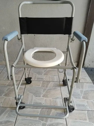 Vendo cadeira de banho nova