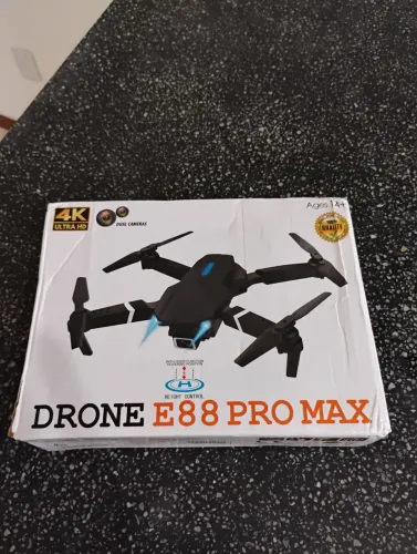 Vendo Drone Modelo E88 Pro Max 2 câmeras 4K wi-fi 2.4G FPV compacto controle remoto 