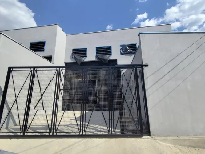 Galpão Novo 250m² com Pé Direito Alto - Jardim Nosso Lar