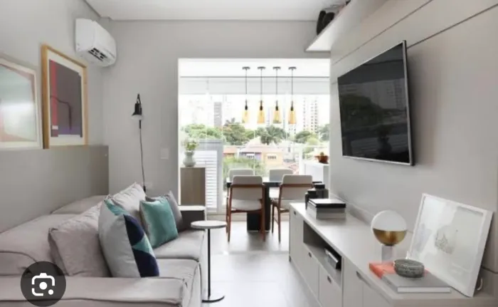 Procuro menina pra dividir apartamento