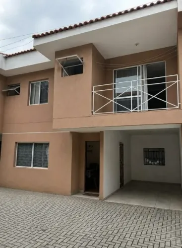 SOBRADO LOCALIZADO EM CONDOMÍNIO EXCLUSIVO COM APENAS 06 UNIDADES NO COSTEIRA.
