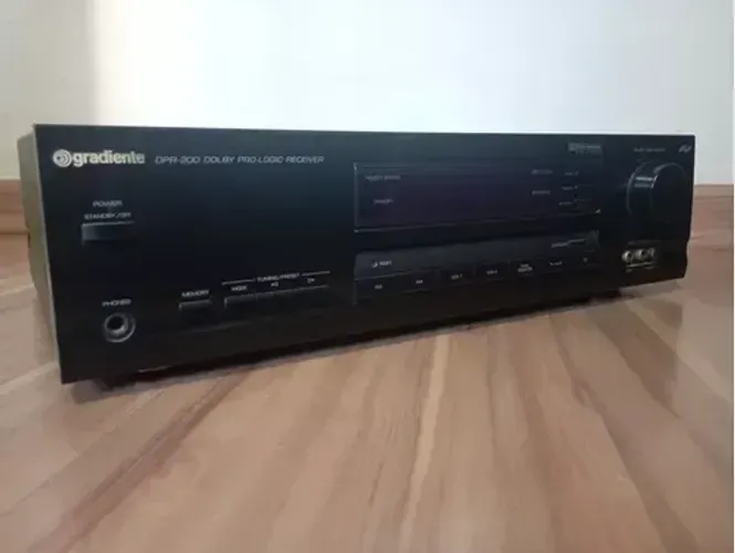 Amplificador Receiver Gradiente Dpr-200 120V/240V 50/60Hz 380W