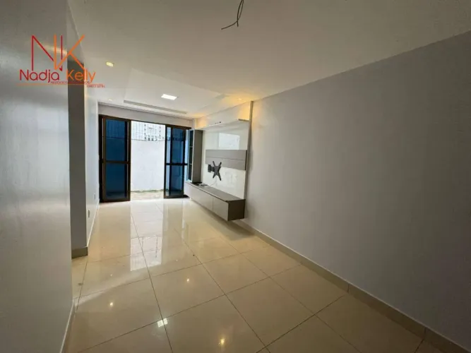 Apartamento térreo de 70m² com 2 quartos e 1 escritório + área externa a venda por R$ 470.