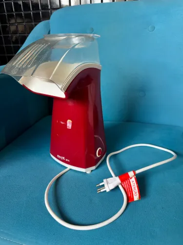 Pipoqueira elétrica praticamente nova