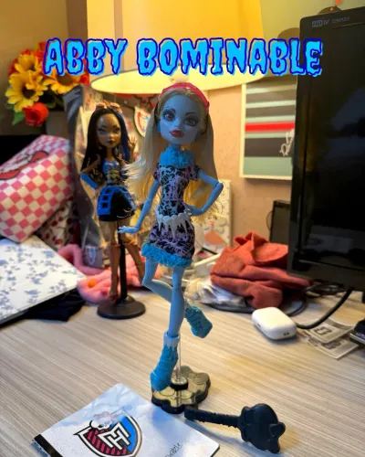 MONSTER HIGH ABBEY BOMINABLE (sem caixa)
