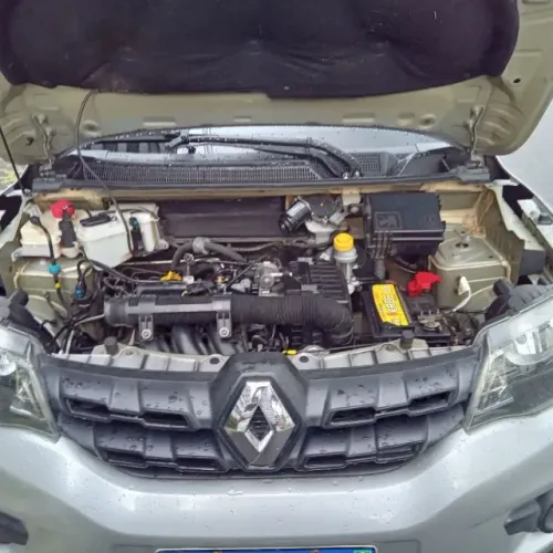 Vendo Motor de Kwid ano 2022 desmontado ótimo .  Contato Gilberto *.